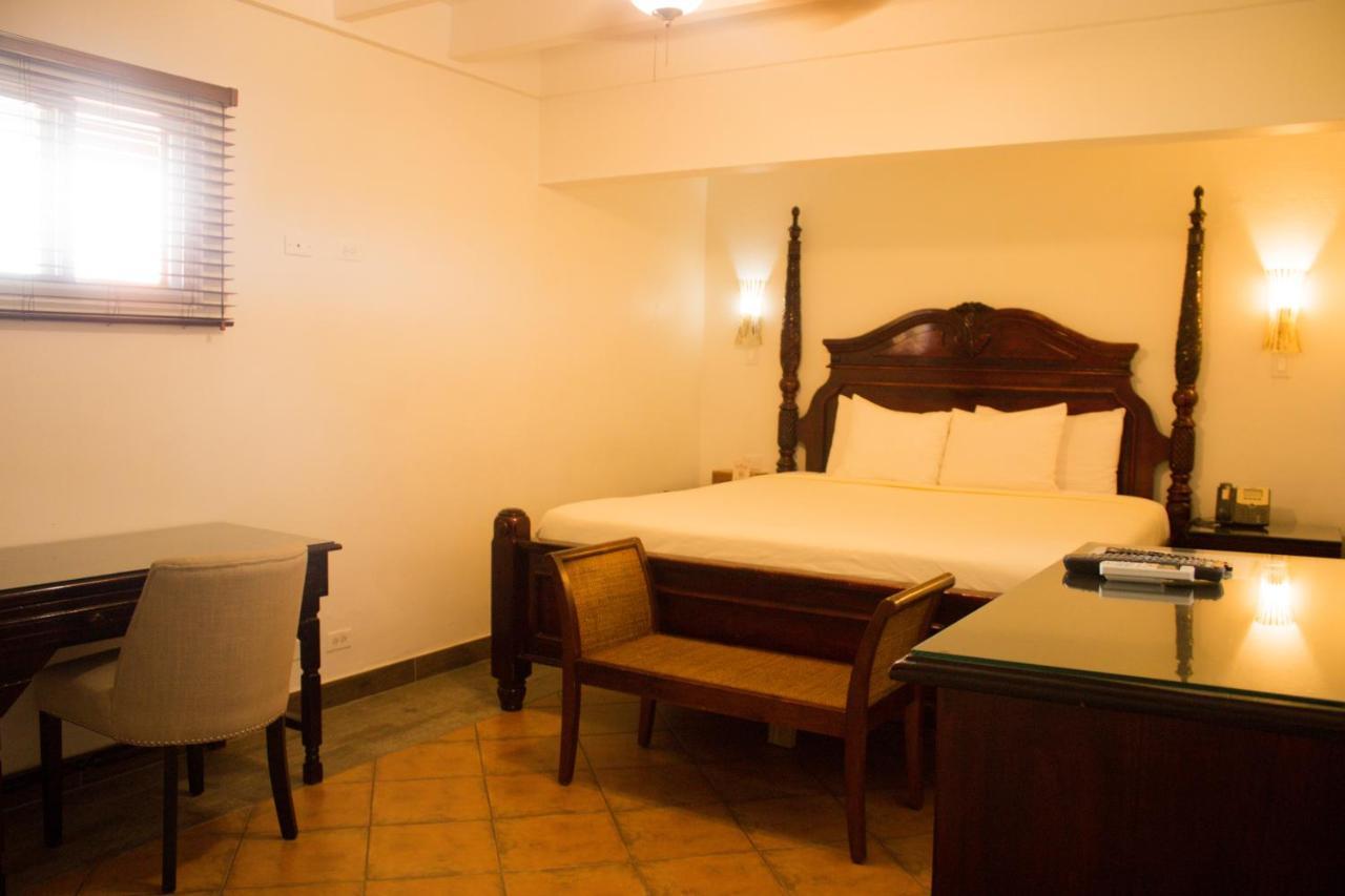 Altamont West Hotel Montego Bay Exterior photo