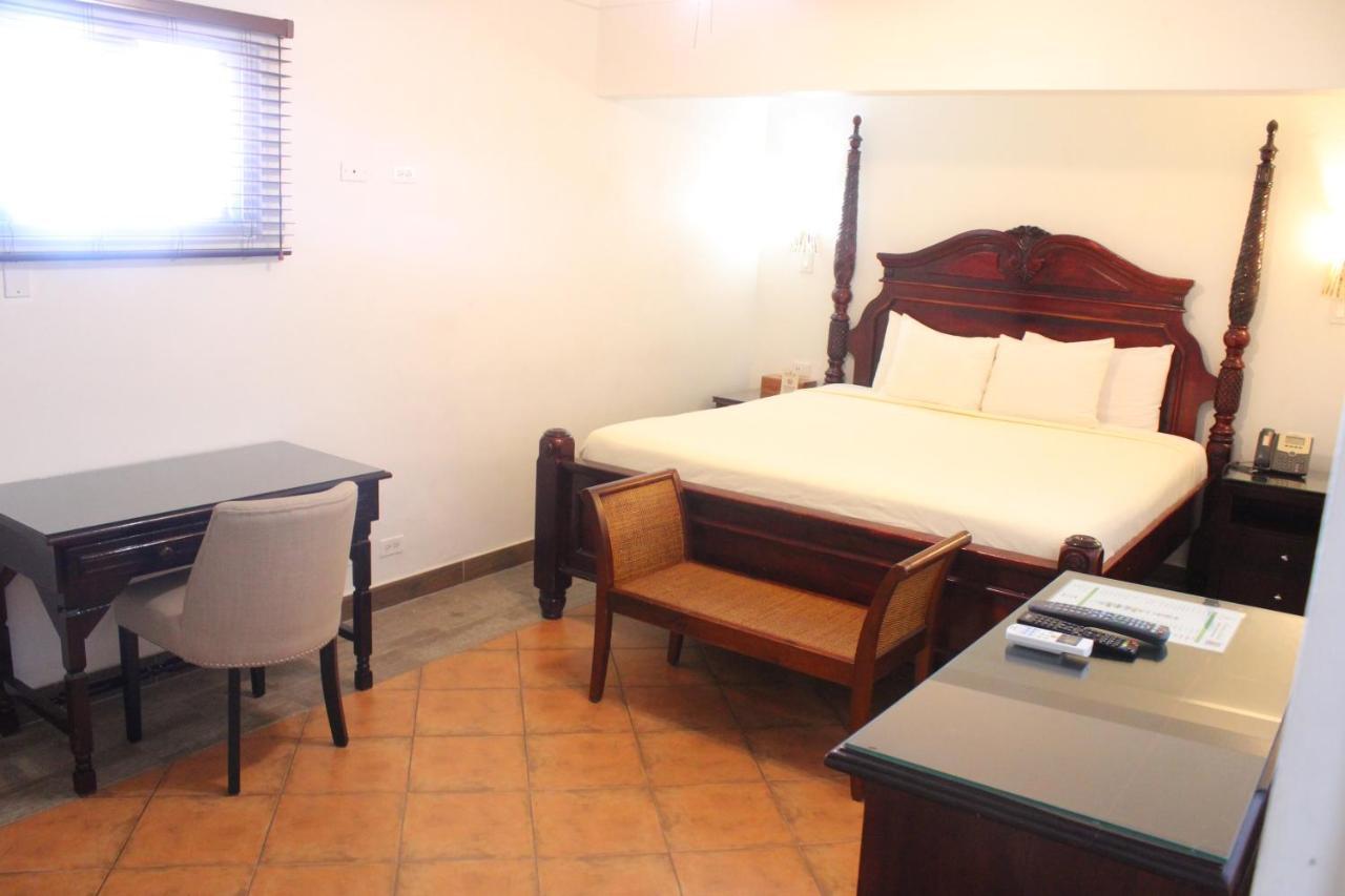 Altamont West Hotel Montego Bay Exterior photo