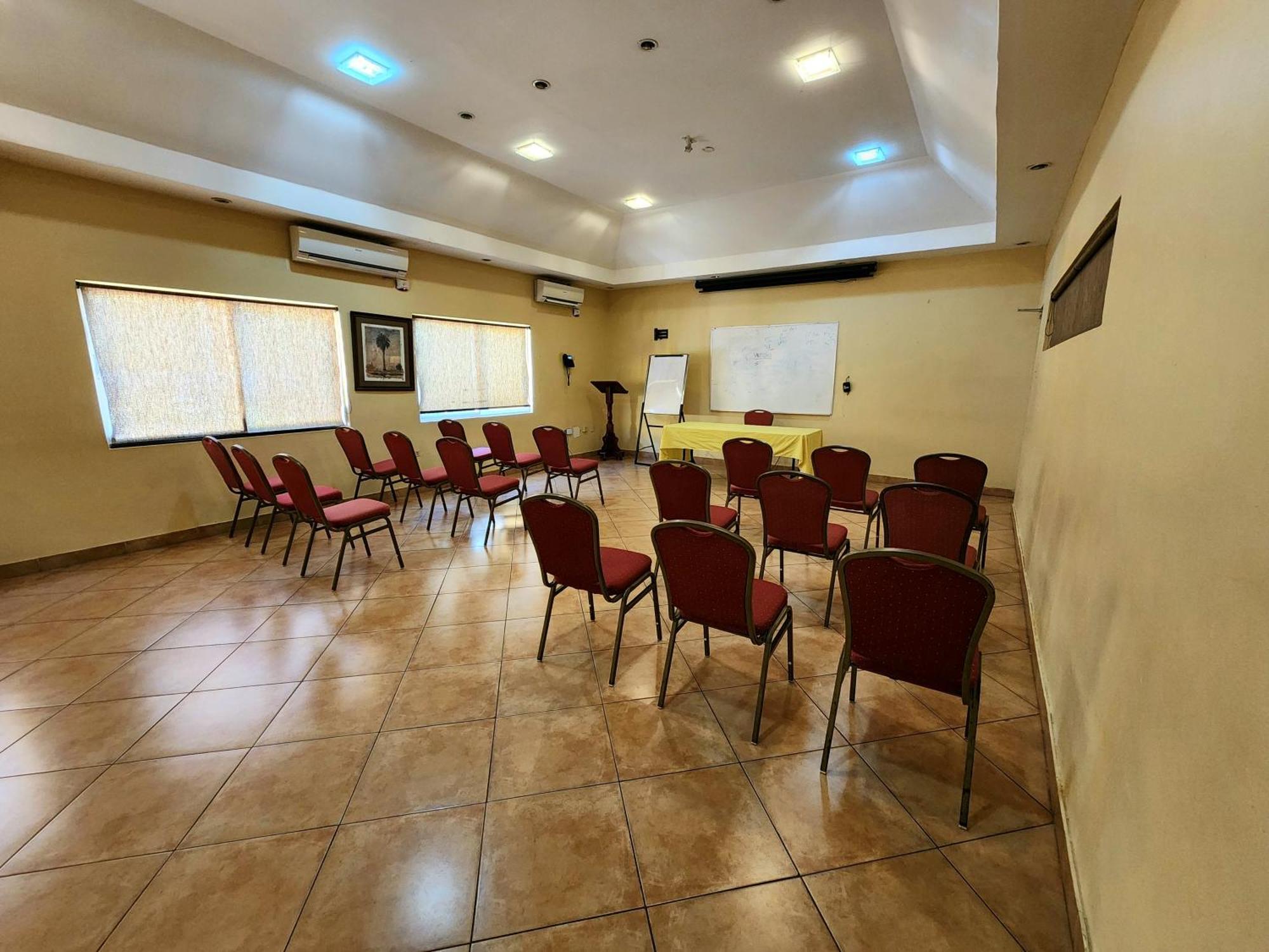 Altamont West Hotel Montego Bay Exterior photo